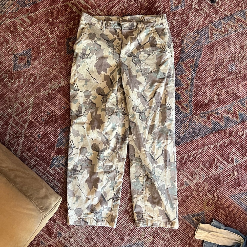 GAP Men's Cargo Pants in Tan and Brown Leaf Camo